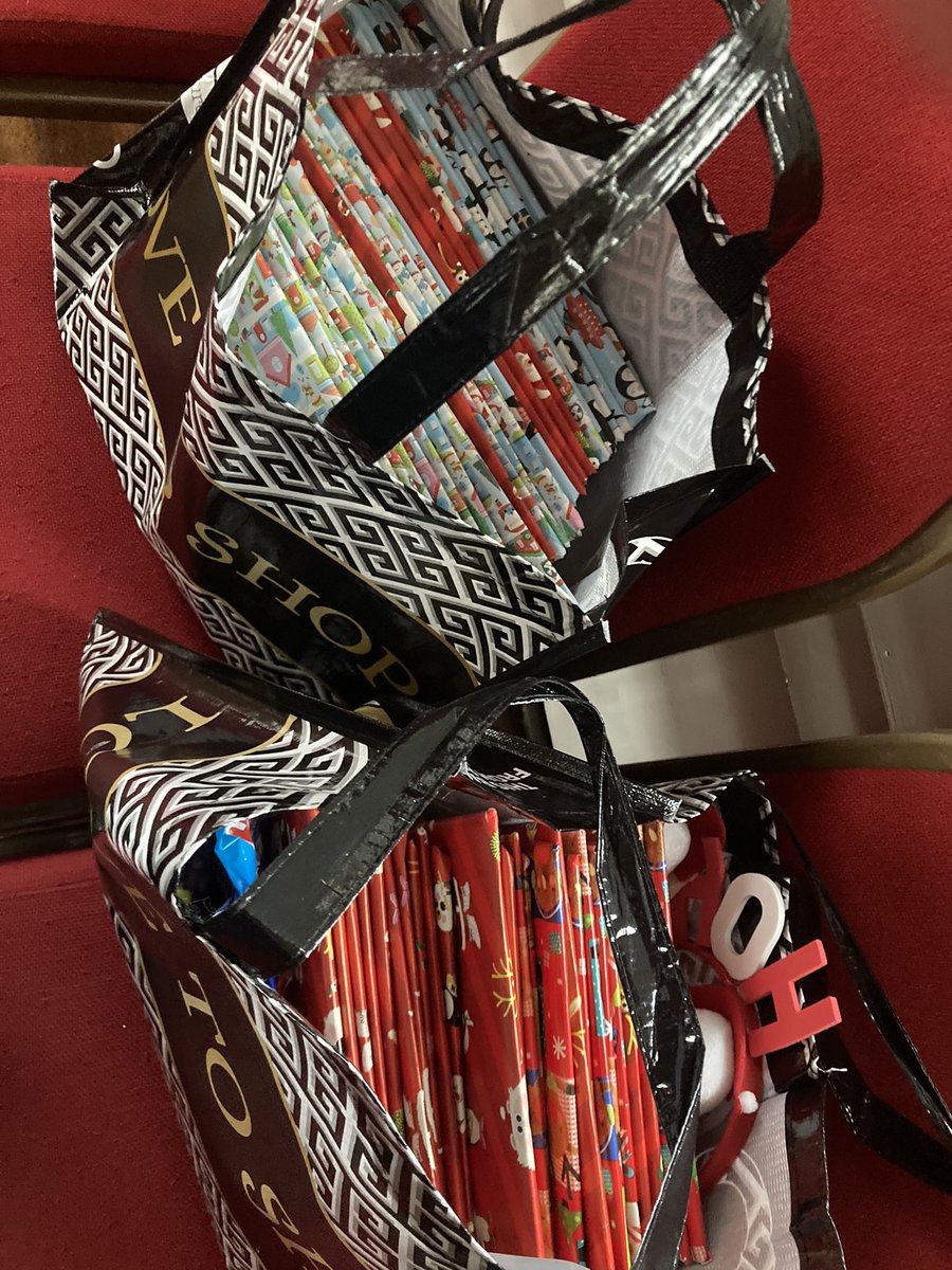 Nicholsbex's tweet photo. @Poundland saved Christmas! Ordered 60 books from an online retailer for a Toddler group Christmas party and they got lost in the post. Emergency dash to the elves @Poundland and we’re back on track! https://t.co/s3H60OpNbR