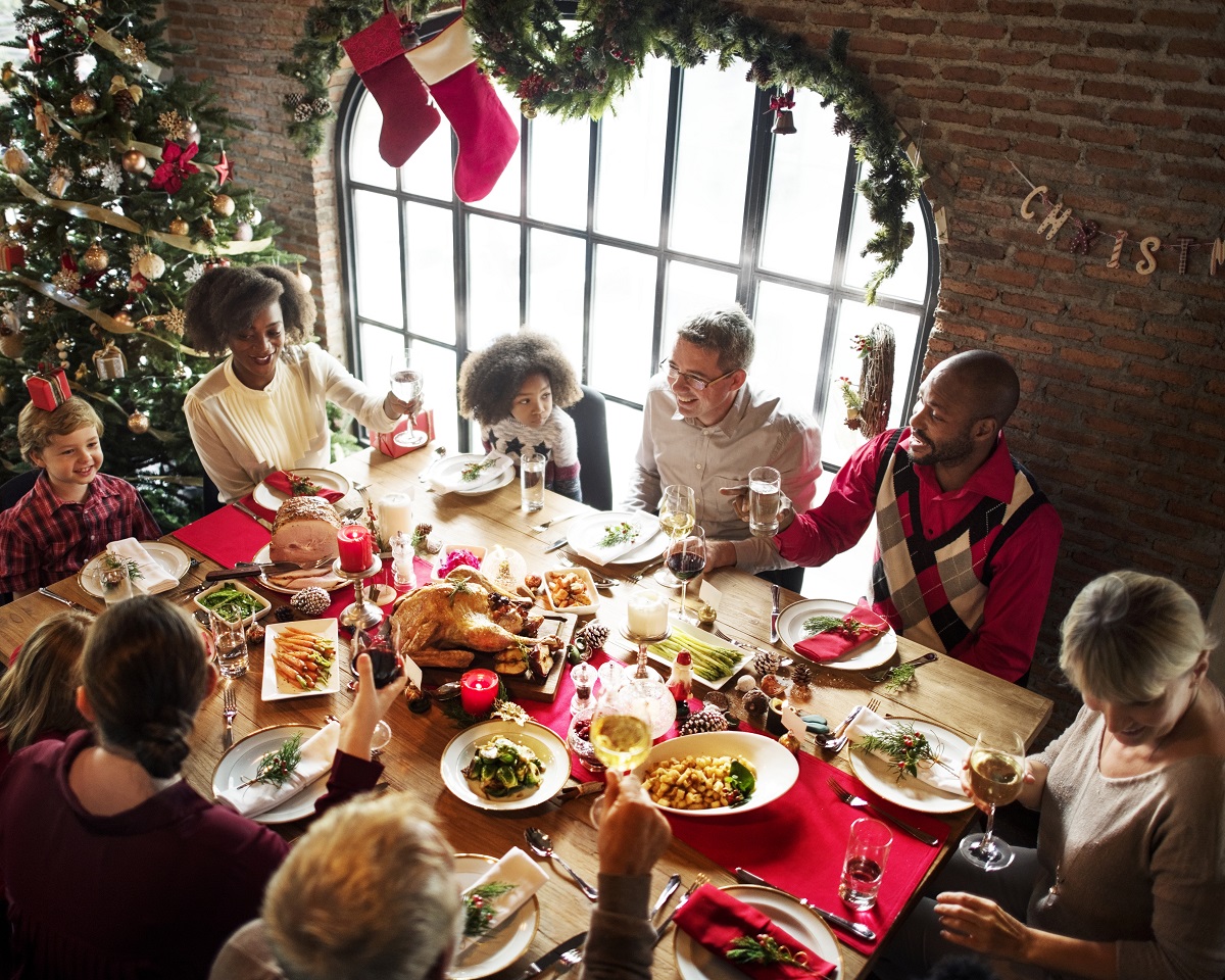 vipHomeLink's tweet image. Hosting the holidays this year? Anytime you’re having house guests over for a prolonged stay, give your insurance agent a call. They'll review your current policy and see if you need additional coverage. Stay safe and jolly! #HomeTips #VHLtips #Homeowners #Holidays2022