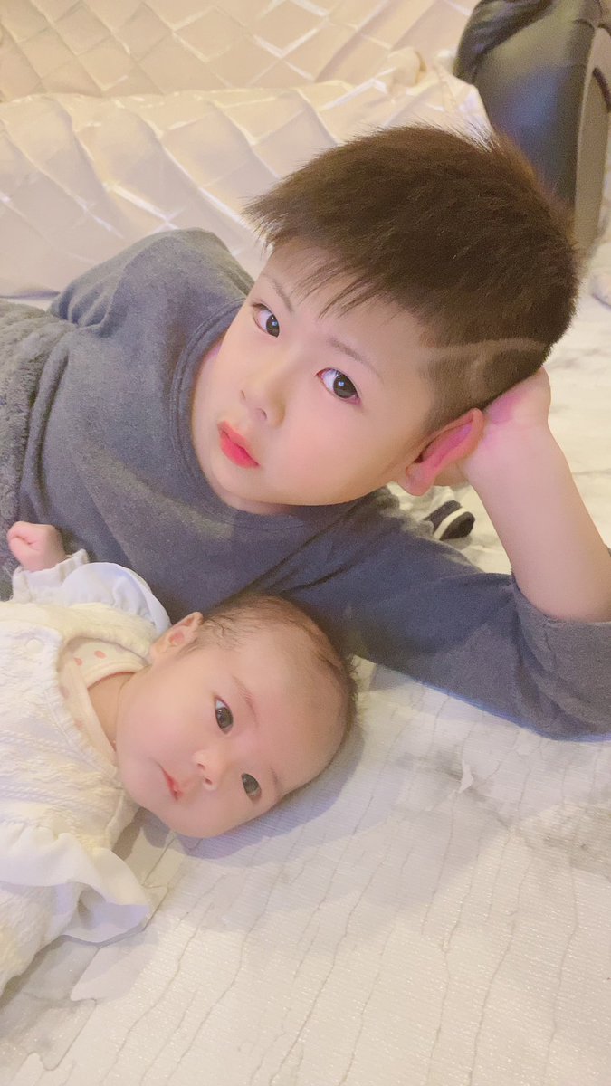 yuuchan20141027's tweet photo. 気の強い男と女と天使🫶🏻思った以上に楽しく過ごせてるしなんせLoveが止まらねぇ(笑)たぶん5人目ちゃんが可愛いすぎて心が安定しすぎてる🫶🏻 https://t.co/2JjsZ8rEFa