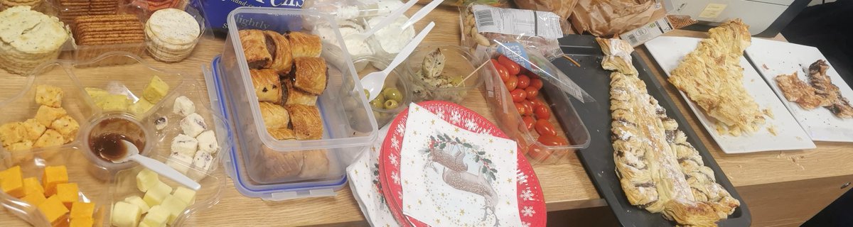 SWBHNutrition's tweet photo. This week our community team got together for a shared Christmas lunch. It's great to work in a team where everyone loves cooking, and more importantly... eating! Merry Christmas from SWBH Community Dietitians🎄🎅

#WhatDietitiansDo #Christmaslunch https://t.co/8ELWaqL9Fs