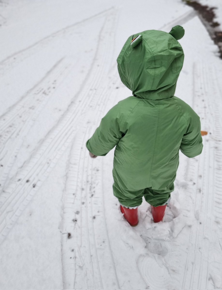 MattGeerPR's tweet photo. Snow joy with the little man 💜 https://t.co/GIfW5I2OLN
