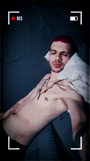 Mesma foto de sempre, com edi&ccedil;&atilde;o diferente.... ACHO que preciso tirar fotos novas https://t.co/qFj4M<a href="/tag/novafotodeperfil"class="tags"><span>#novafotodeperfil</span></a>