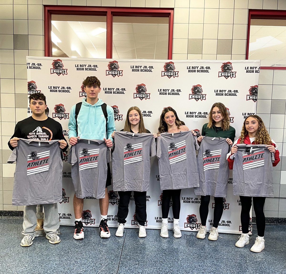 🔴⚫️⚔️⚫️🔴
Athletes of the Week (12/5-11)

Tony Piazza🤼‍♂️
Merritt Holly🏀
Abby Allen🏀
Kara Valdes🏊‍♀️
Charlotte Blake🏃‍♀️
Mya Ace 📣 
Not pictured: Nate Yauchzee🏃‍♂️

Way to go, Knights!

#LRathletics💪