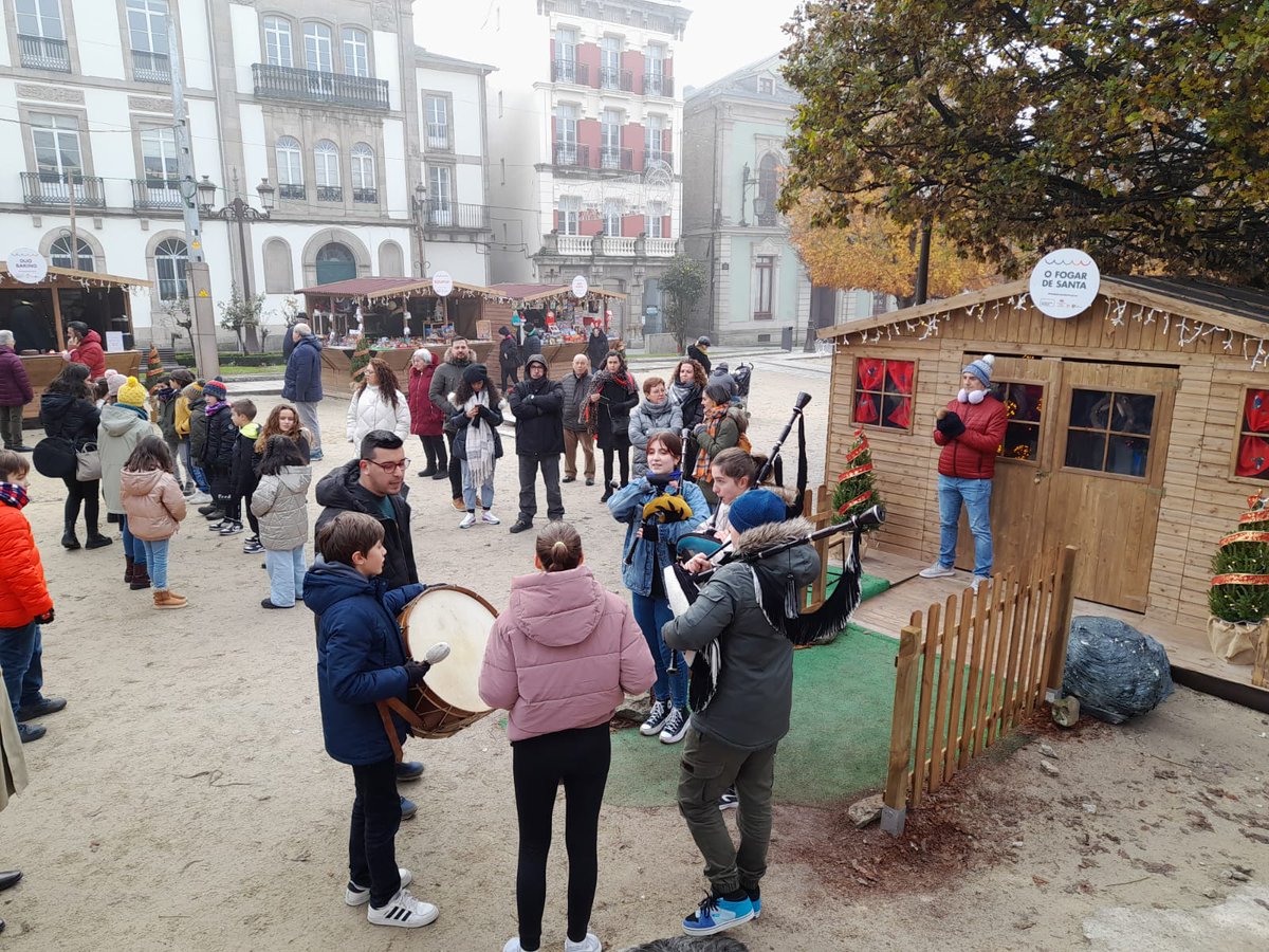 desenvolvelugo's tweet photo. 🎅🎁☕🙌 Está a ser un decembro con moito espírito #NadalmenteLucense.

Agardámosvos no mercadiño da Praza Maior, onde a maxia local se fai realidade 😊.

#LocalmenteLucense https://t.co/WCpFcOOYGA