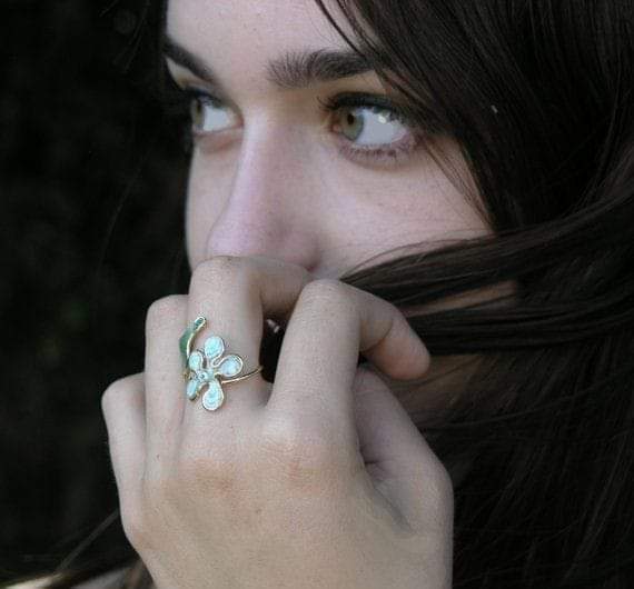 كبرنه ومالگينه ابنادم بگدنه
وحسدونه اعله كلشي  وكلشي ماعدنه