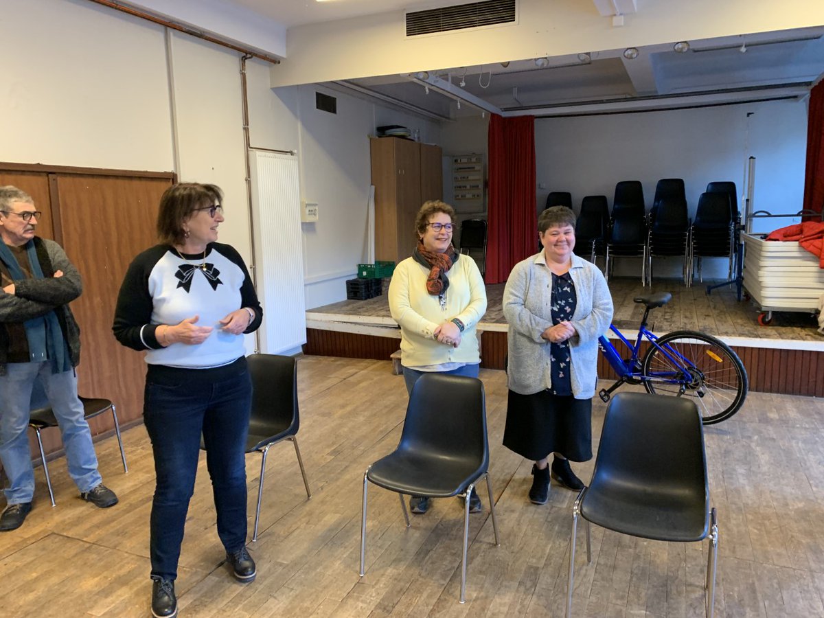 AdmrOr's tweet photo. L'#association de Laignes a organisé un pot pour la fin d'année ! 🥳 
L'occasion de remettre 2 lots gagnés par des habitantes de Laignes dans le cadre de "La rentrée de l'ADMR". Mais également de remercier tous les #bénévoles pour leur implication dans la vie associative 🥰 https://t.co/Zn6sCbrEqS