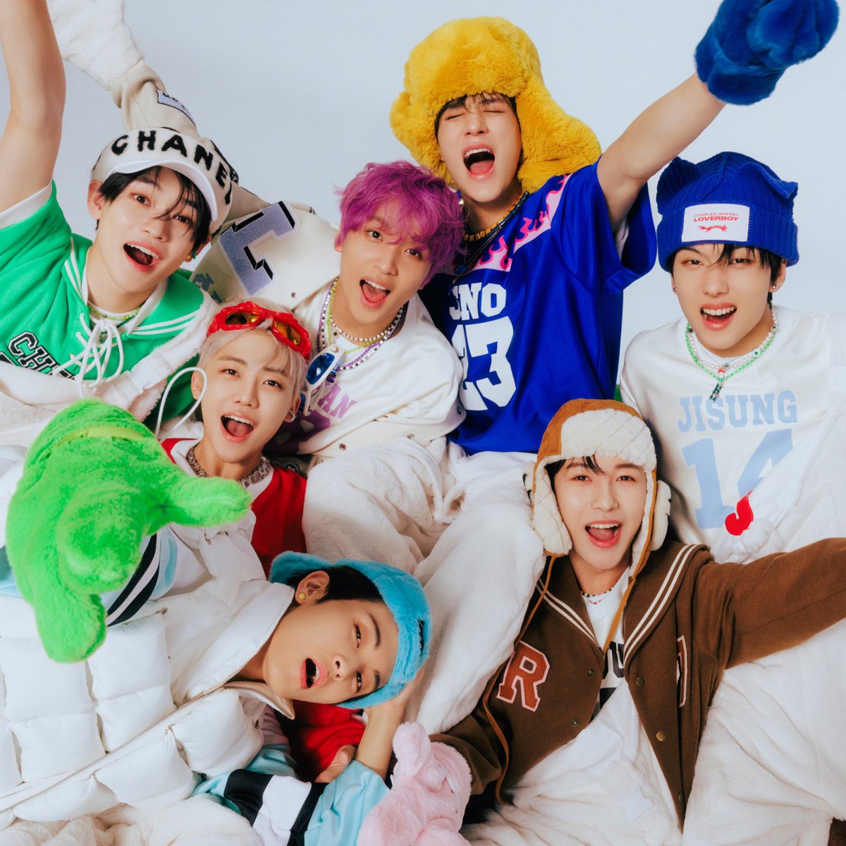 allround_rz's tweet photo. MERRY JEN-SMAS! 🎄🎁

To celebrate christmas this year, I’ll be choosing 3 winners for these giveaways:

💌 JENO Sealed CANDY Digipack
💌 JENO Sealed CANDY Smini
💌 JENO gift box

RT, like, &amp; reply to this twt your favorite jeno pic with
“MERRY JENSMAS #JENO #NCTDREAM_Candy”♡ https://t.co/V608EPPEjr