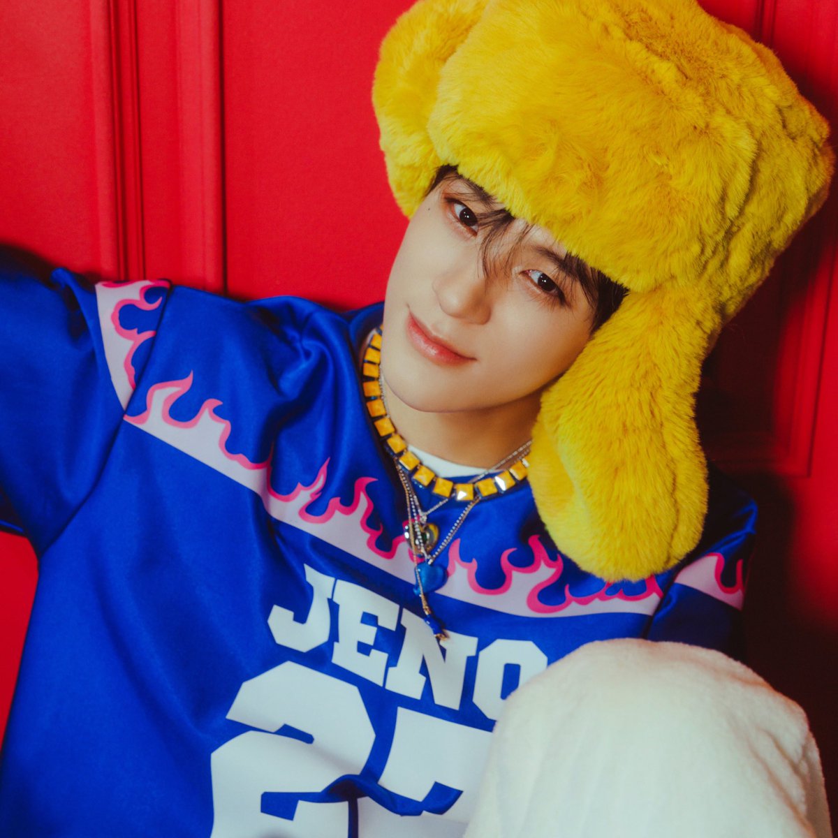 allround_rz's tweet photo. MERRY JEN-SMAS! 🎄🎁

To celebrate christmas this year, I’ll be choosing 3 winners for these giveaways:

💌 JENO Sealed CANDY Digipack
💌 JENO Sealed CANDY Smini
💌 JENO gift box

RT, like, &amp; reply to this twt your favorite jeno pic with
“MERRY JENSMAS #JENO #NCTDREAM_Candy”♡ https://t.co/V608EPPEjr