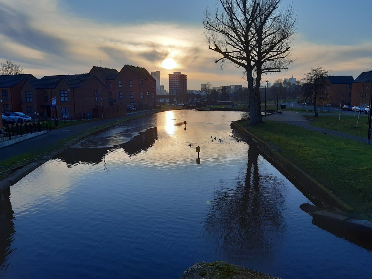 Miles Platting and the #RochdaleCanal looking very photogenic today @CRTNorthWest