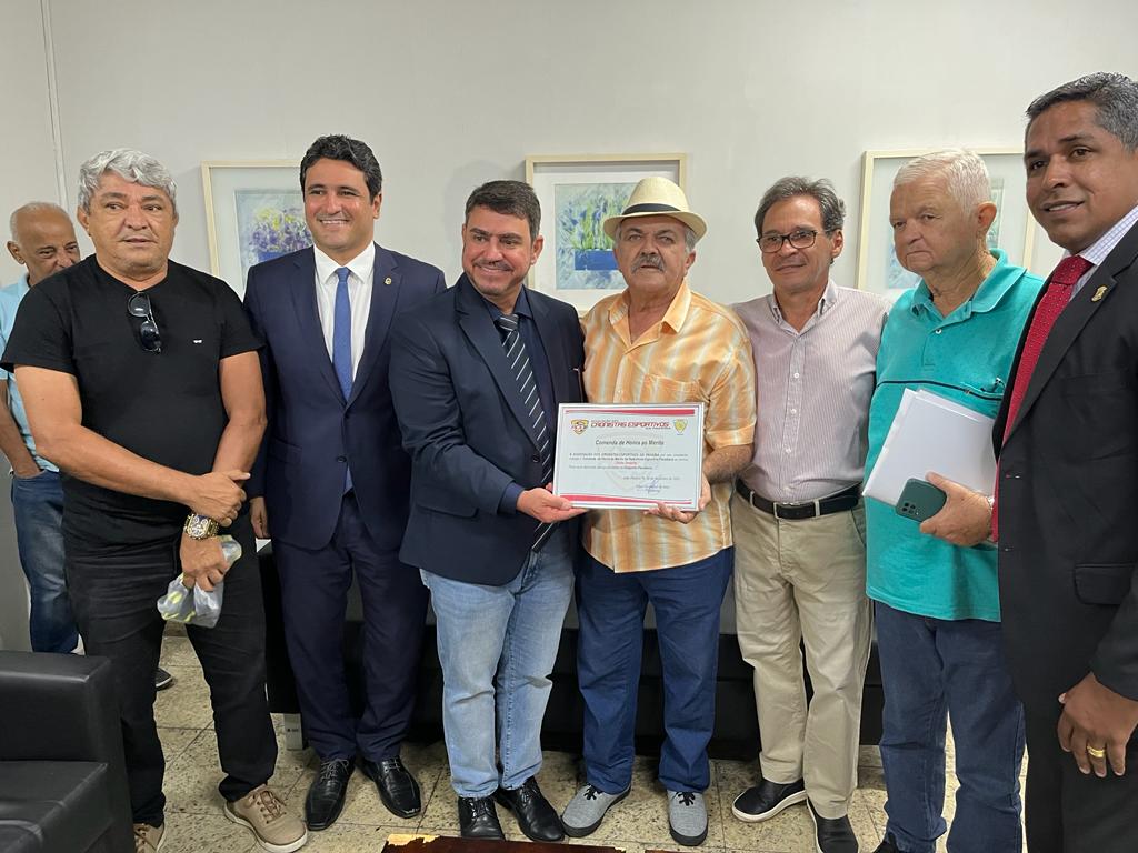 camarajp's tweet photo. A Associação dos Cronistas Esportivos da Paraíba (ACEP) homenageou @dinhodowsley por causa do incentivo ao #esporte pelo Legislativo. 🤝 #comenda #honraaomérito https://t.co/pMOEG64hs9