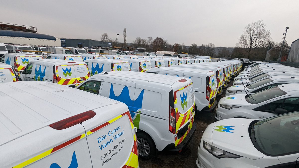 daniel_signs's tweet photo. We have just completed installing the graphics and chapter 8 chevrons to the latest delivery of Ford Transit Connects for Dwr Cymru/Welsh Water 
#ford #fordconnect #vehiclegraphic #vangraphics #metamarkuk #vehiclefleet #vanwrapping #metamark #wales #Chapter8 #chevrons https://t.co/TAeRGKfKhC