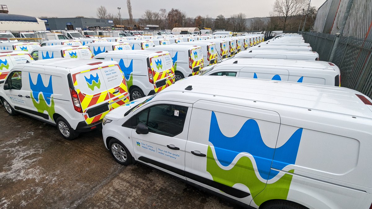 daniel_signs's tweet photo. We have just completed installing the graphics and chapter 8 chevrons to the latest delivery of Ford Transit Connects for Dwr Cymru/Welsh Water 
#ford #fordconnect #vehiclegraphic #vangraphics #metamarkuk #vehiclefleet #vanwrapping #metamark #wales #Chapter8 #chevrons https://t.co/TAeRGKfKhC