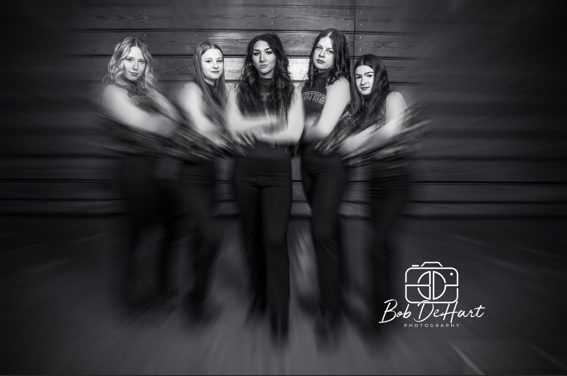 dehart_bob's tweet photo. @YHSdukettes Senior Class https://t.co/iJXz74HUsH