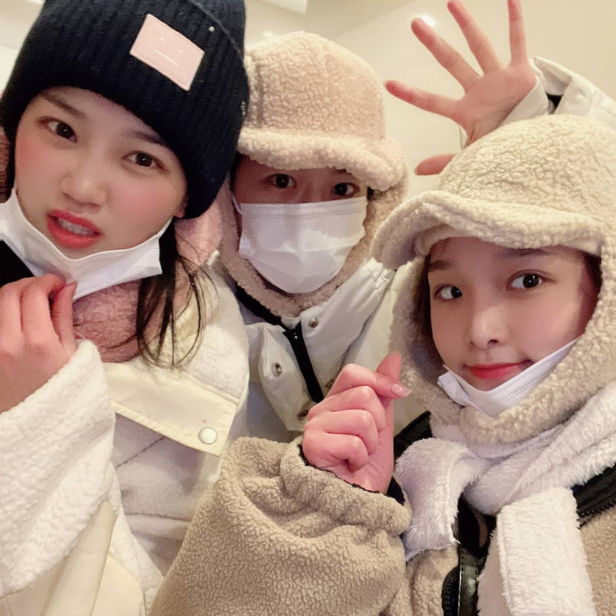 ip181029's tweet photo. #wizonemail

눈 오면 다시 모여!!!
한국에 눈 와서 약 2년 만에 다시 모였네 https://t.co/PgeVoujQbJ