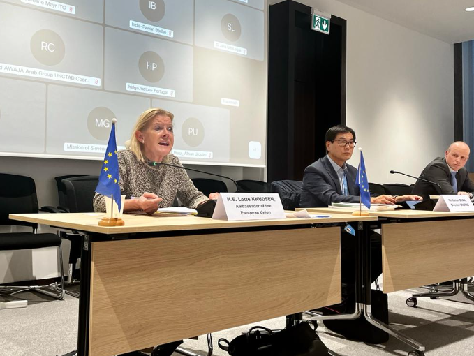 EU_UNGeneva's tweet image. #GlobalGateway is the EU’s offer for sustainable investment to reduce strategic dependencies – for us &amp;amp; partner countries. Today we discuss w @Jamesunctad @PermanentIn🇳🇦 @WHO  &amp;amp; PermReps how Global Gateway initiatives build resilience &amp;amp; support development in partner countries.