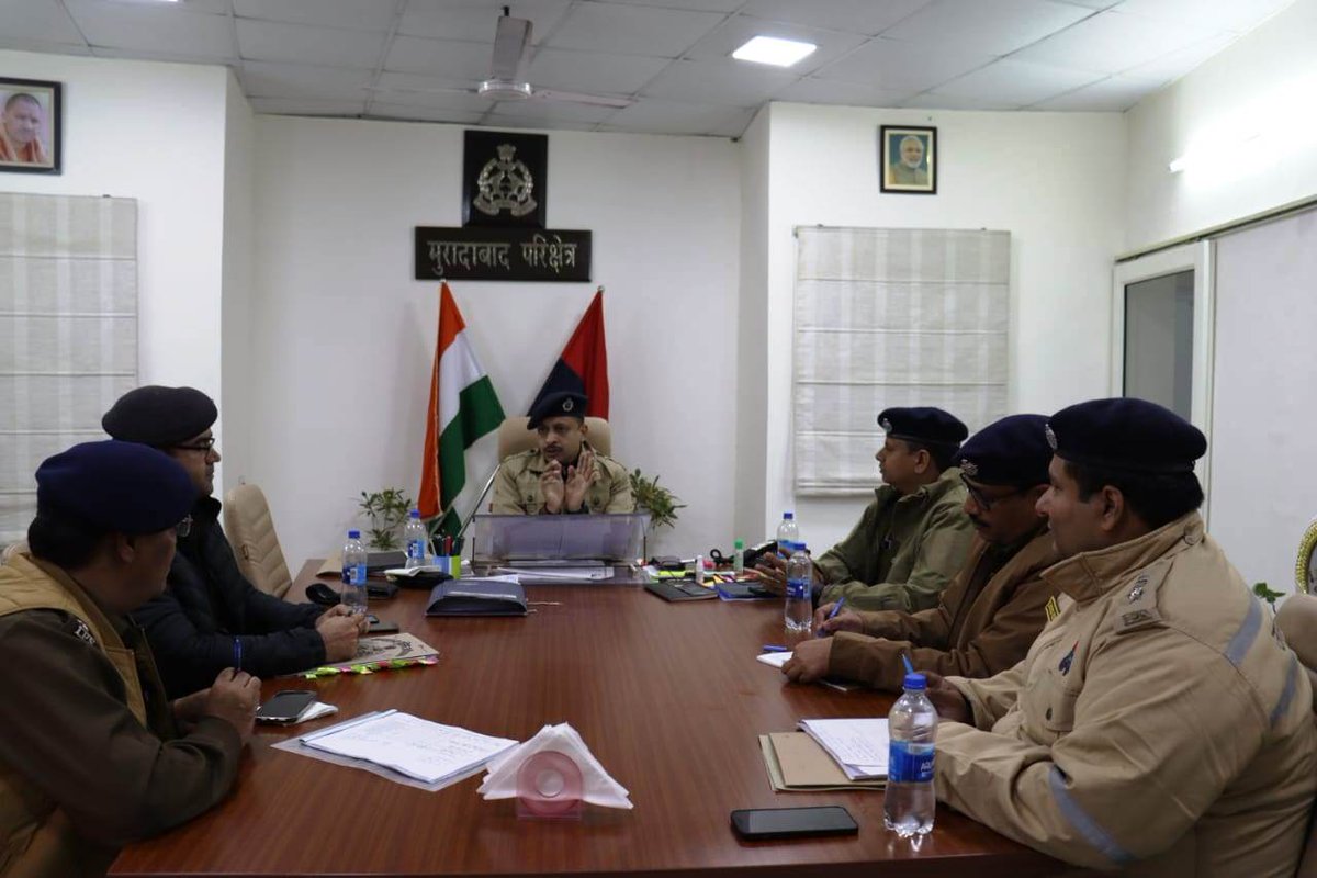 वरिष्ठ पुलिस अधीक्षक <a href="/moradabadpolice/">MORADABAD POLICE</a> द्वारा <a href="/digmoradabad/">DIG Range Moradabad</a> की अध्यक्षता मे परिक्षेत्र कार्यालय पर, आगामी नगर निकाय निर्वाचन में कानून एवं शान्ति व्यवस्था के दृष्टिगत की जाने वाली तैयारियों व पुलिस प्रबन्ध आदि बिन्दुओं के सम्बन्ध में आयोजित गोष्ठी में प्रतिभाग किया गया।
#UPPolice