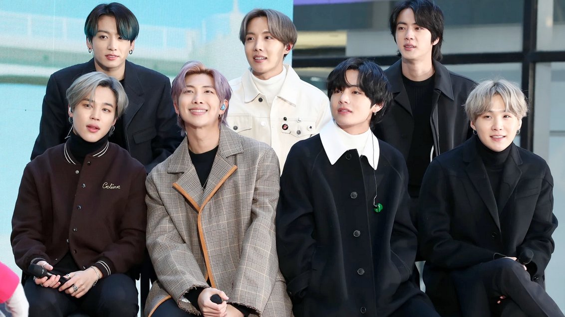 Today #Jin begins mandatory military service, marking the beginning of BTS's official hiatus. The hiatus comes at a great price — not just for fans, but for the economy, which earns ~$5 billion/yr from #BTS. 

Why would south Korea risk billions of $ to make BTS enlist? 🧵