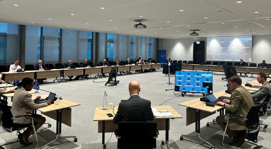 EU_UNGeneva's tweet image. #GlobalGateway is the EU’s offer for sustainable investment to reduce strategic dependencies – for us &amp;amp; partner countries. Today we discuss w @Jamesunctad @PermanentIn🇳🇦 @WHO  &amp;amp; PermReps how Global Gateway initiatives build resilience &amp;amp; support development in partner countries.