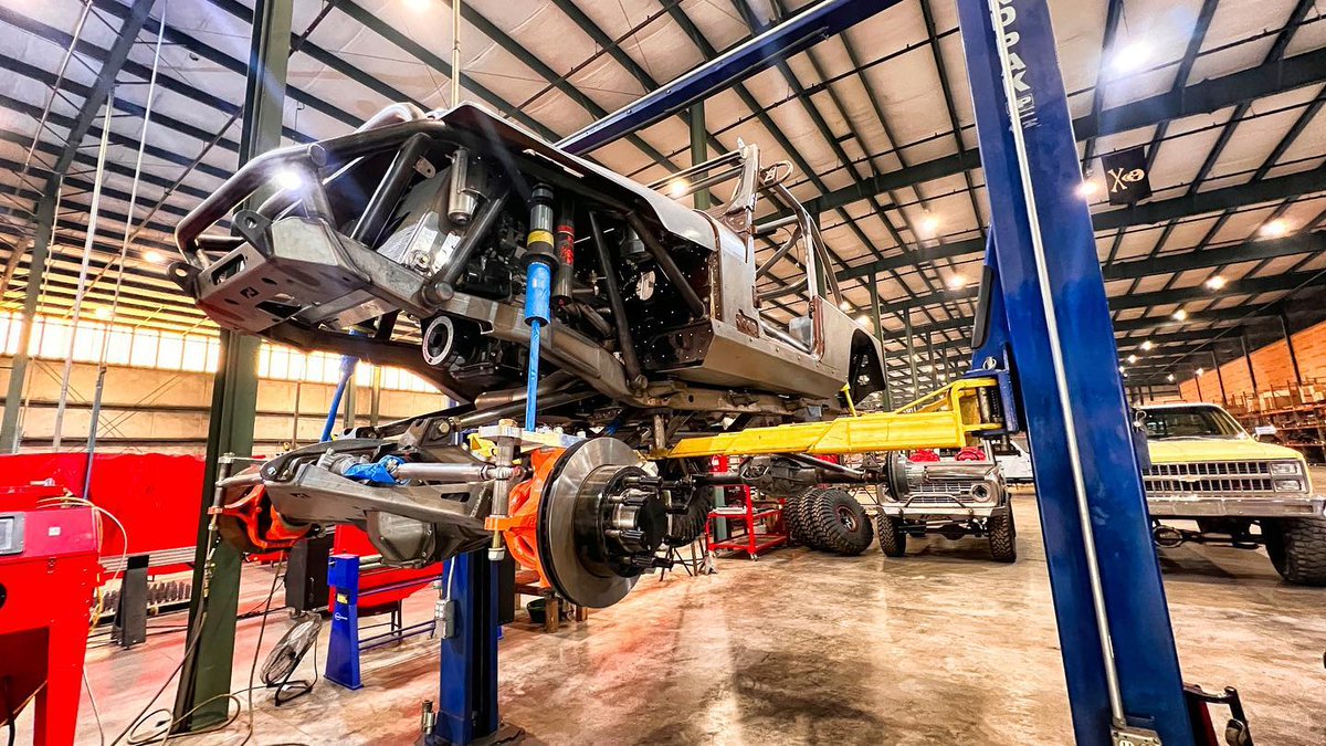 motobilt_inc's tweet photo. The front & rear links and are welded like the front truss. More progress pictures to come soon #motobilt #jeep #jeepyj #jeepporn #trending #offroad #pscmotorsports #stance #yjnation #jeepsontons #1tonjeeps #yjfanatics #14bolt #fusion4x4 #pscsteering #reidracing #foxshocks https://t.co/HjDymldFxn