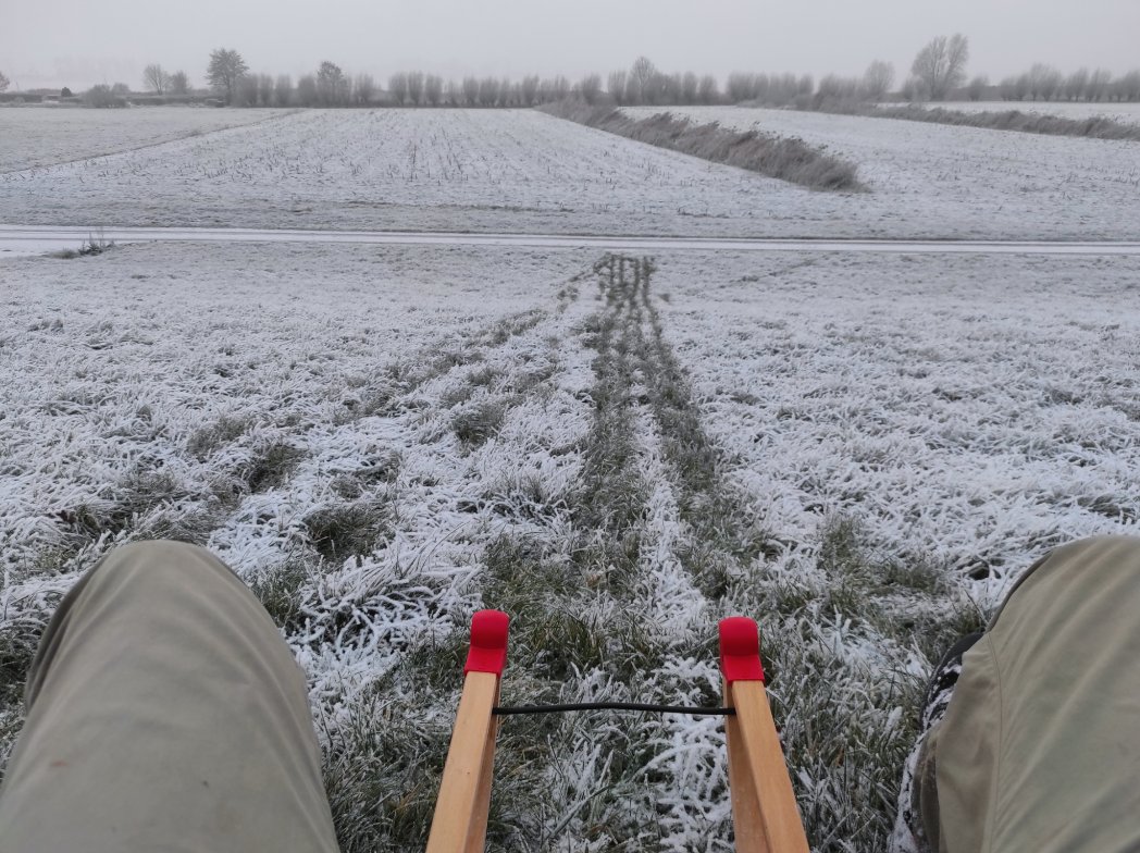imnej7's tweet photo. Hodiau estas frosto, prujno kaj iomete da negho en #Rechtenfleth. Mi faris vintrosporton chi-posttagmeze antau la frua sunsubiro
#Schnee #Schlitten #Eiskanal https://t.co/d9EfKhkrOE