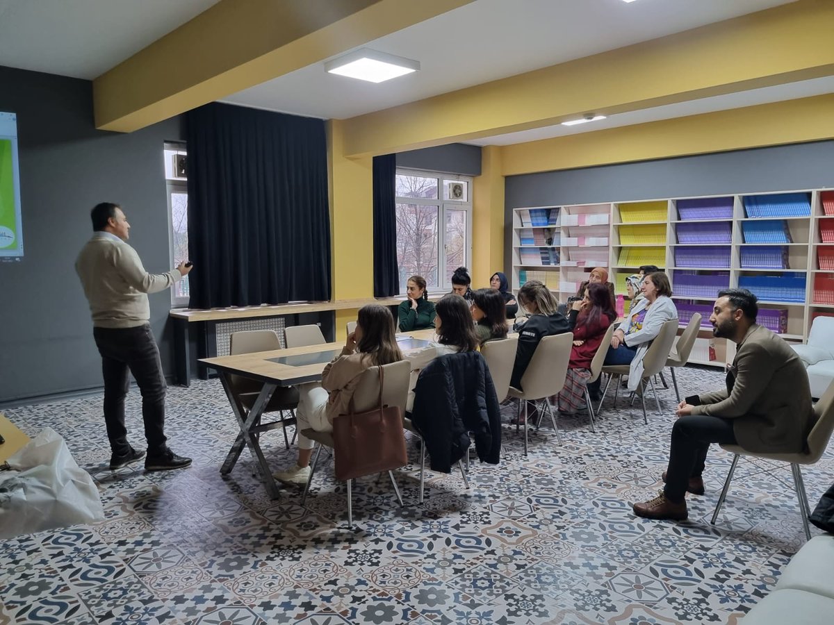 📢 Okul Temelli Mesleki Gelişim çalışmaları kapsamında, 21.YY öğretmen yetkinlikleri ve güncel çalışmalar üzerine gerçekleştireceğimiz
 "Eğitimde Dönüşüm"  seminerimiz başlıyor.
<a href="/tcmeb/">Millî Eğitim Bakanlığı</a>
@bursamem16
<a href="/CevdetVural40/">Cevdet Vural</a> 
@serkangur_bursa
<a href="/baltintas16/">Bülent Altıntaş</a>
<a href="/bursa_oygm/">Bursa Öğretmen Yetiştirme ve Geliştirme</a> 
@oygmmeb