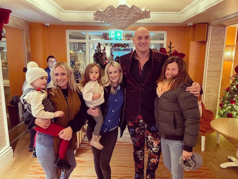 LEANNEJARV's tweet photo. It’s not everyday you get to serenade a world champion boxer! Love him xxx 
@Tyson_Fury was a pleasure for me and my family to meet you. In the presence of greatness and honoured to sing you a little Christmas number. Merry Christmas to you and your family x
@RoslinBeach 🎄 https://t.co/RuDShH1jhL