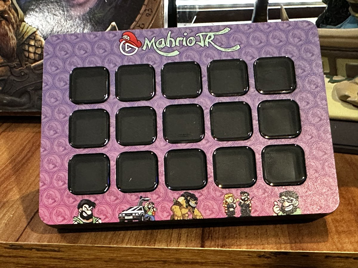mahriojr's tweet photo. Olha só o que a @elgatoPT fez! 

Um Stream Deck personalizado com as artes do canal. 

Tenho muito orgulho de ser parceiro da marca que tem as melhores ferramentas para os criadores de conteúdo!

Um dos primeiros parceiros do canal que acreditou em nós lá no início! 

Obrigado ❤️ https://t.co/hFVFmiSMyU