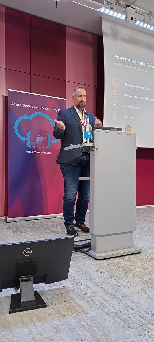 michielhamers's tweet image. @MMe2K presenting at #azdevcom about #apimanagement in #azure