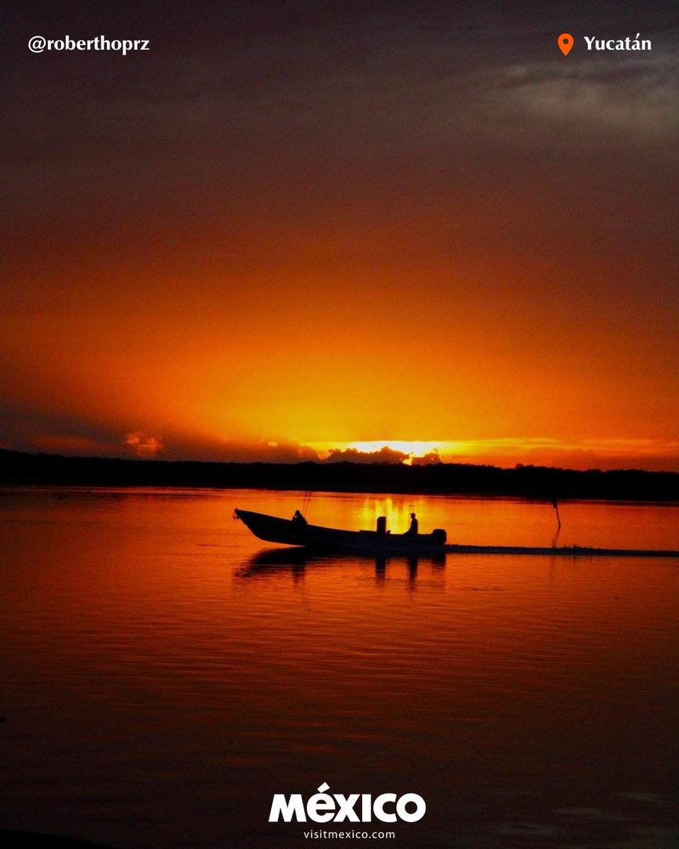 The colors turn pretty when the sun goes down in Río Lagartos. Have you ever visited this Yucatan paradise 🌤️? 📸 @roberthoprz #VisitMexico
