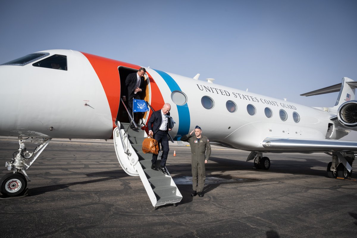 DHSgov's tweet photo. 📍 El Paso, Texas

@SecMayorkas is in El Paso, Texas where he is meeting with the @CBP workforce, reviewing operations, and meeting with local officials and organizations. https://t.co/O43erNmKNJ