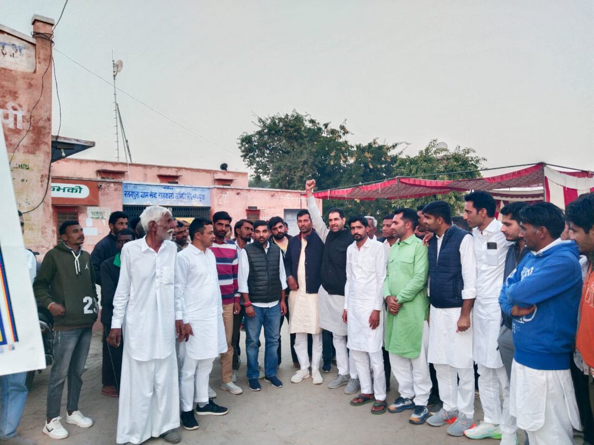 AbhimanyuP00NIA's tweet photo. संगरिया ग्राम रतनपुरा में किसान साथियों के साथ हुए सहकारी बैंक के 15 करोड रुपयें के ग़बन को लेकर आज बातचित की पिछले 12 दिनों में चल रहे धरना स्थल पर जिले का कोई उच्च अधिकारी द्वारा ना पहुँचना किसान वर्ग को बार बार गुमराह करना प्रशासन की हठधर्मिता दर्शाता है 
@UdailalAnjana https://t.co/sEuSZ9yrOM