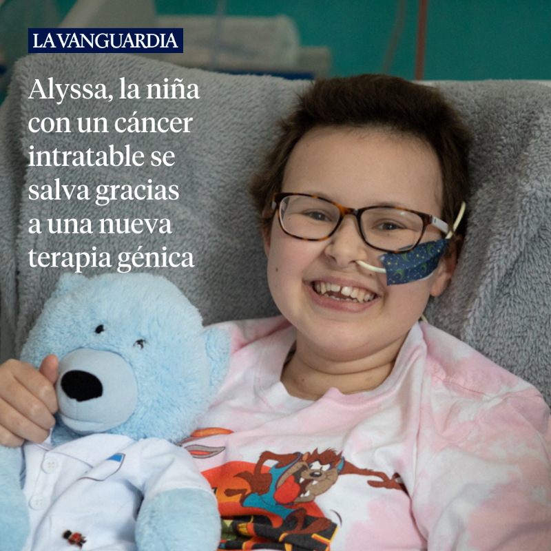 LaVanguardia's tweet photo. ❤️ Alyssa, de 13 años y con un cáncer intratable, es la primera persona en mundo tratada con células prefabricadas a partir de un donante sano

Ya había pasado por quimio y un trasplante de médula para remitir su leucemia, pero había pocas esperanzas. Por esa terapia se salvará.