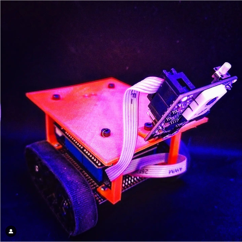 un de nos canetons en route pour essayer de gagner les tournois de science de l'ingénieur ( V1 )