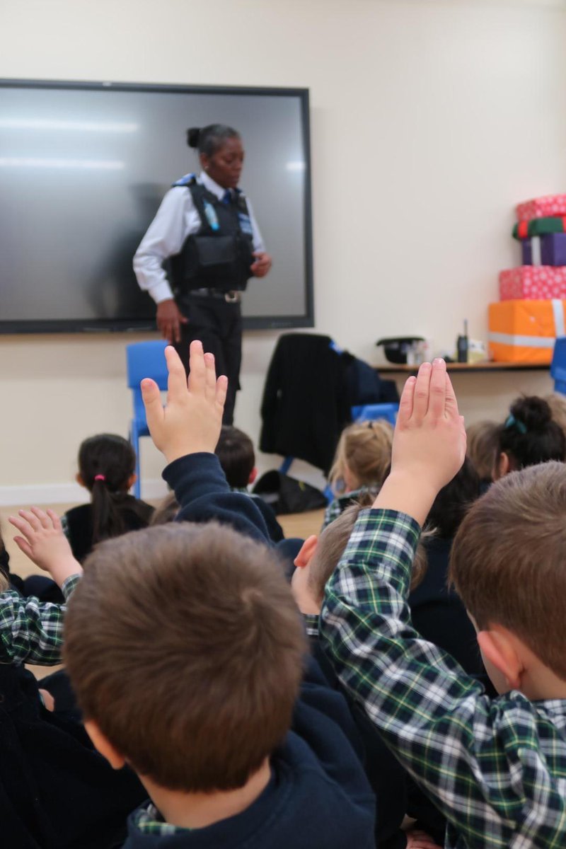 NewtonPrepSch's tweet photo. "What do you have for lunch?" Reception children had many questions for Police Community Support Officer Sophie when she visited today. She showed the special equipment she wears and talked about road safety. Thank you!
#NewtonReception #PeopleWhoHelpUs #NewtonLearning https://t.co/0q6XM5ZenT