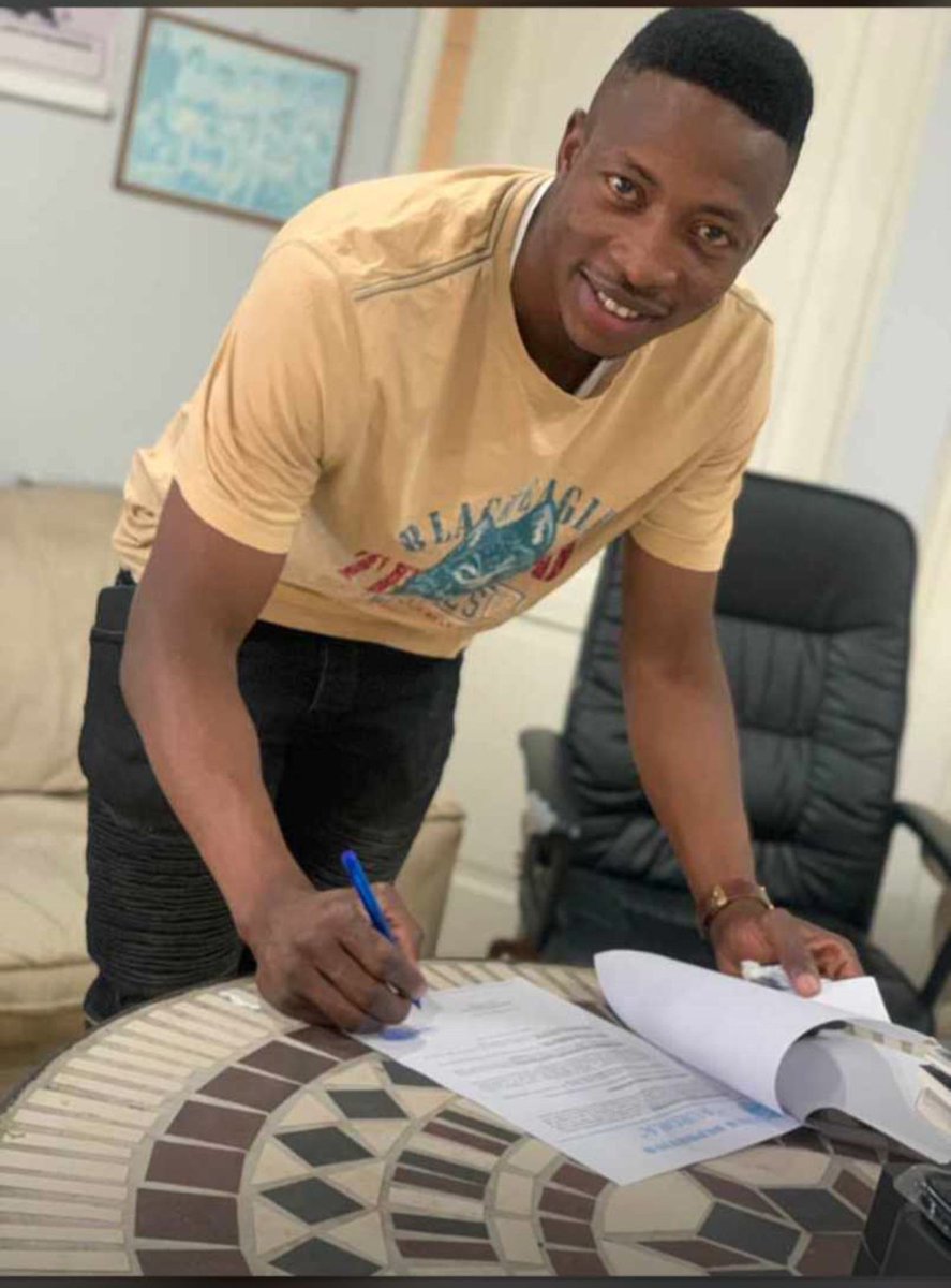 ErickssonLL's tweet photo. David Akologo firmó contrato con #Aurora por un año. El portero nacionalizado boliviano vuelve al celeste tras su paso por #Fatic. https://t.co/OnDUJZ565N