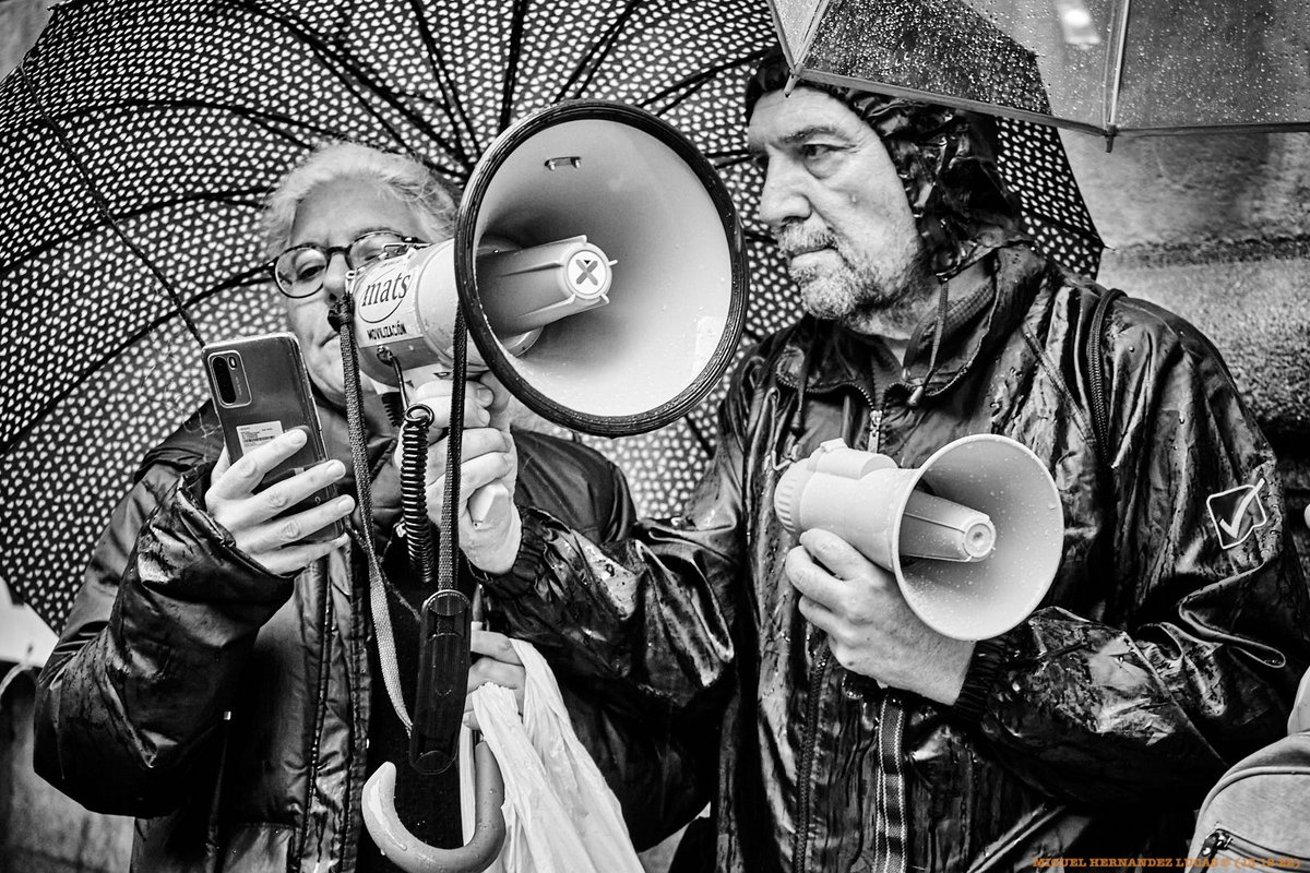 MiguelhlLucas's tweet photo. Nota de autor: ¡SIN LA PARTICIPACIÓN DE LA CIUDADANÍA NO LLEGAREMOS A BUEN PUERTO!
Firma: Un ciudadano.
Ellos y yo nos hemos "mojado" ¿y tú?. 👇
🪧14/12: Manifestación de Sagasta a Sol 11h
🪧17/12: Marea blanca 
🪧18/11: concentración hacienda 
#AtenciónPrimaria
Foto🧵⤴️ https://t.co/uRa0Sa7YWq