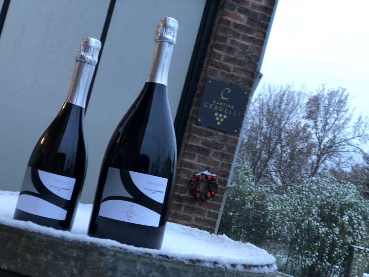 CantineCerdelli's tweet photo. “Niente accade se non è preceduto da un sogno.”
(Carl Sandburg)
.
.
#cantinecerdelli #italianwine #winelover #spumante #spumanteitaliano #socrates #socrate #italianwinery #inverno #winter #neve #dicembre # https://t.co/SM6bXFfrDn