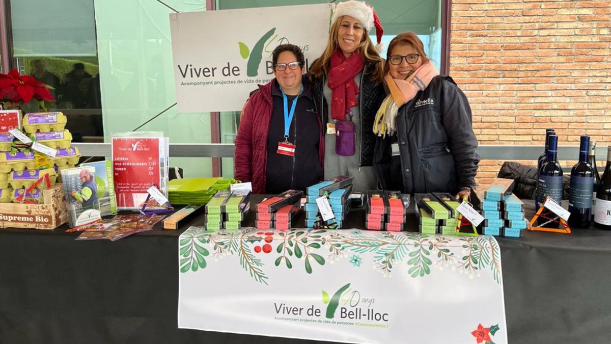 Vivelloc's tweet photo. 🎄 Gràcies al Xmas Market @HPEspana  hem pogut fer #Sensibilització, #difusió i #venda de @vivelloc  Darrere grans Empreses hi ha grans persones! Gràcies! 🙏

@HISOM97548662 #xocala https://t.co/aopaX5T2fP