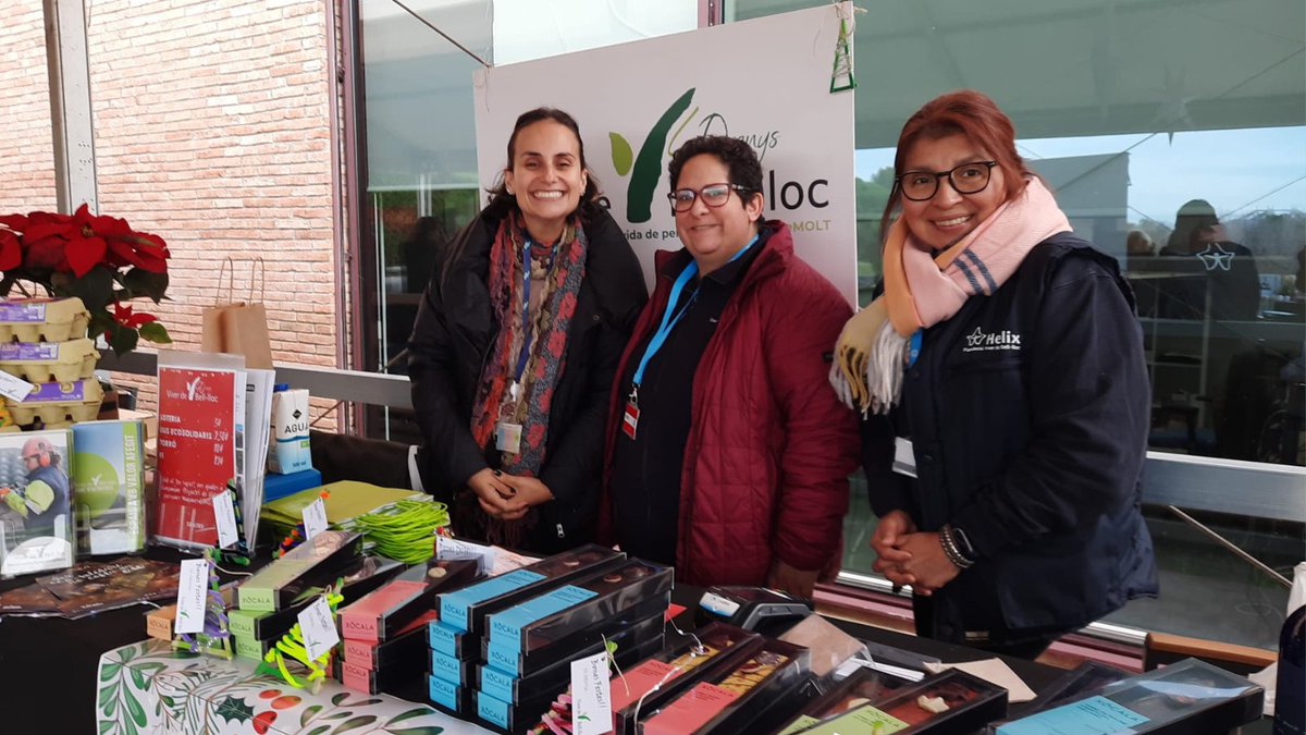 Vivelloc's tweet photo. 🎄 Gràcies al Xmas Market @HPEspana  hem pogut fer #Sensibilització, #difusió i #venda de @vivelloc  Darrere grans Empreses hi ha grans persones! Gràcies! 🙏

@HISOM97548662 #xocala https://t.co/aopaX5T2fP