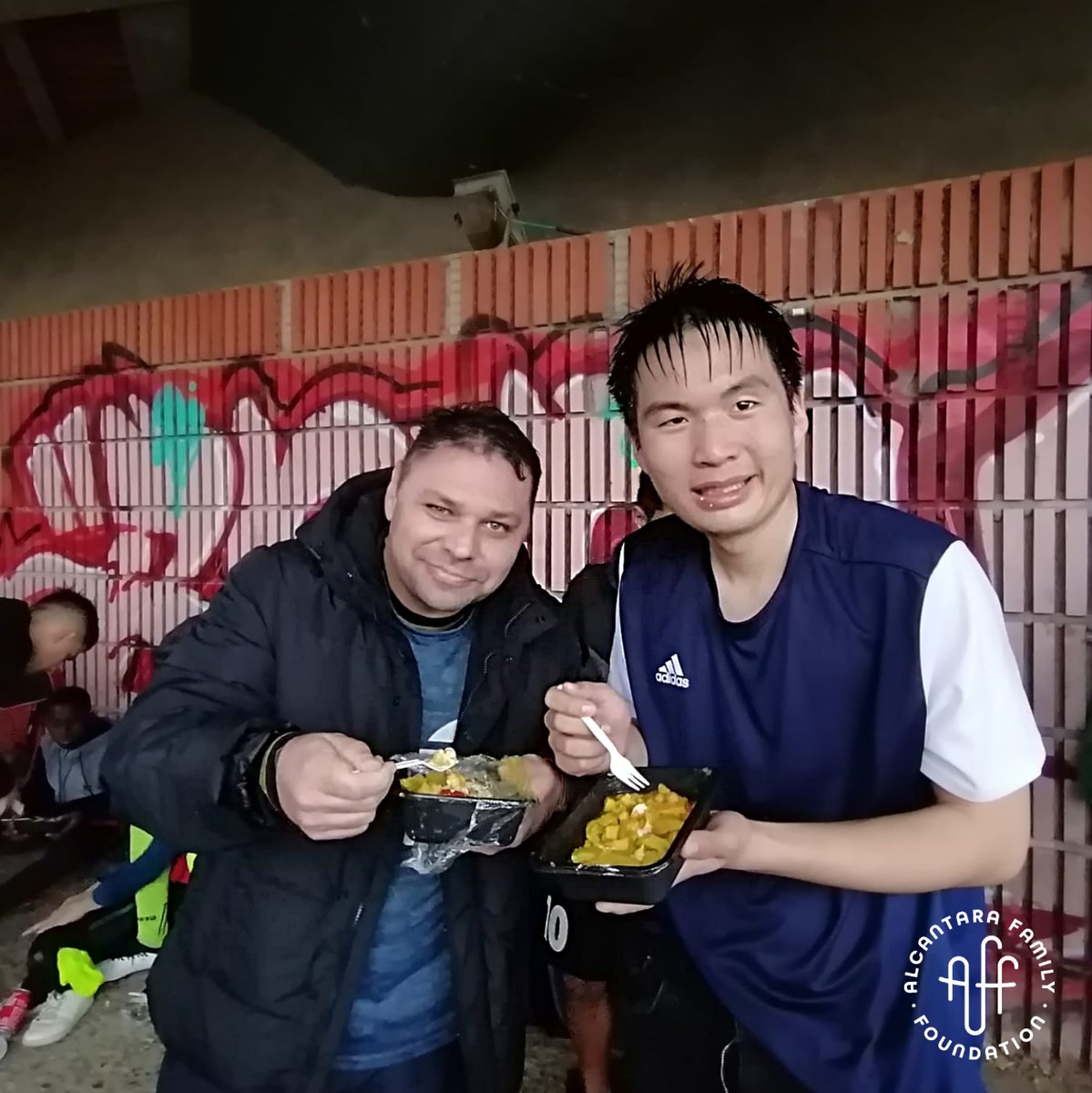 Más allá del fútbol, el torneo #AlcantaraTeam nos dejó charlas, risas, bailes y un momento entrañable en familia almorzando todos juntos 💙
#WeAreATeam 
#futbol #momentos #equipo #juntos