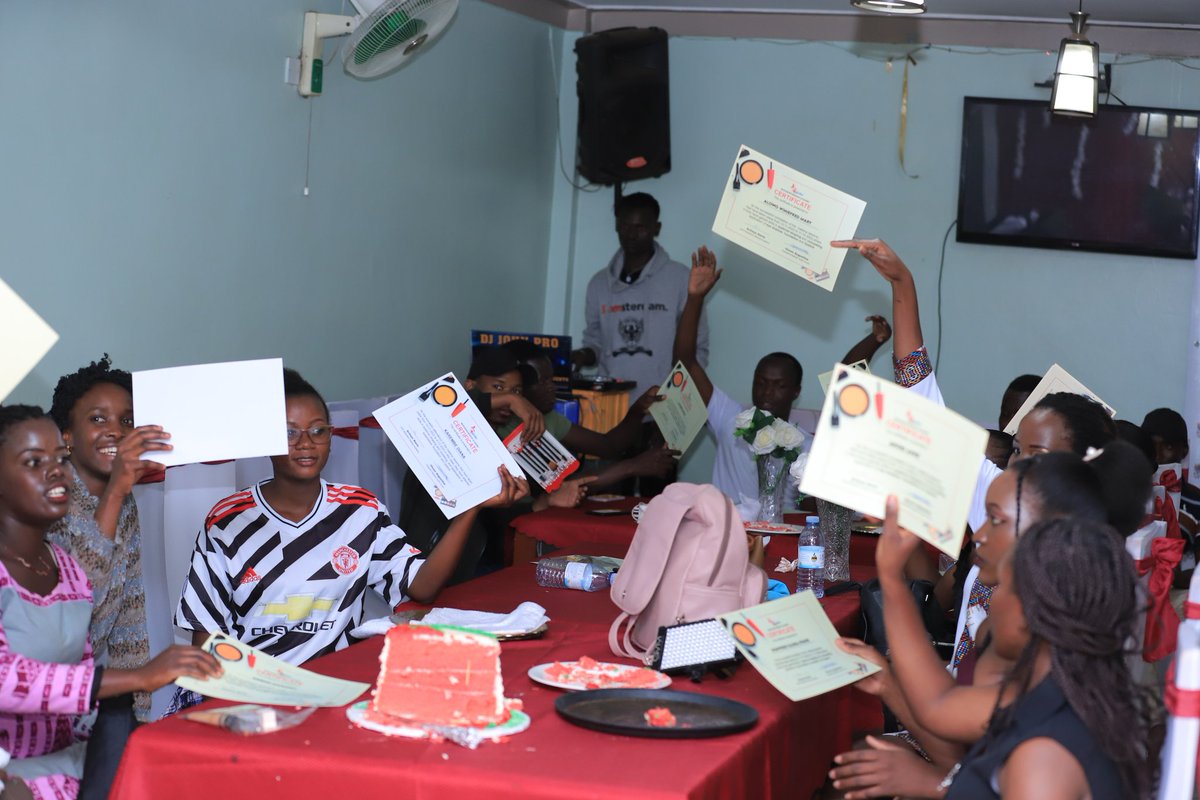 Our Cheif Guest @TriciaGNabaye at our Awards Dinner with a bright smile awarded all our successful Participants with Certificates and startup materials. Together with our Patron Minister, Youth, sports & Entrepreneurship TACI & C.E.O @AchayoKevin

May God Richly reward you.