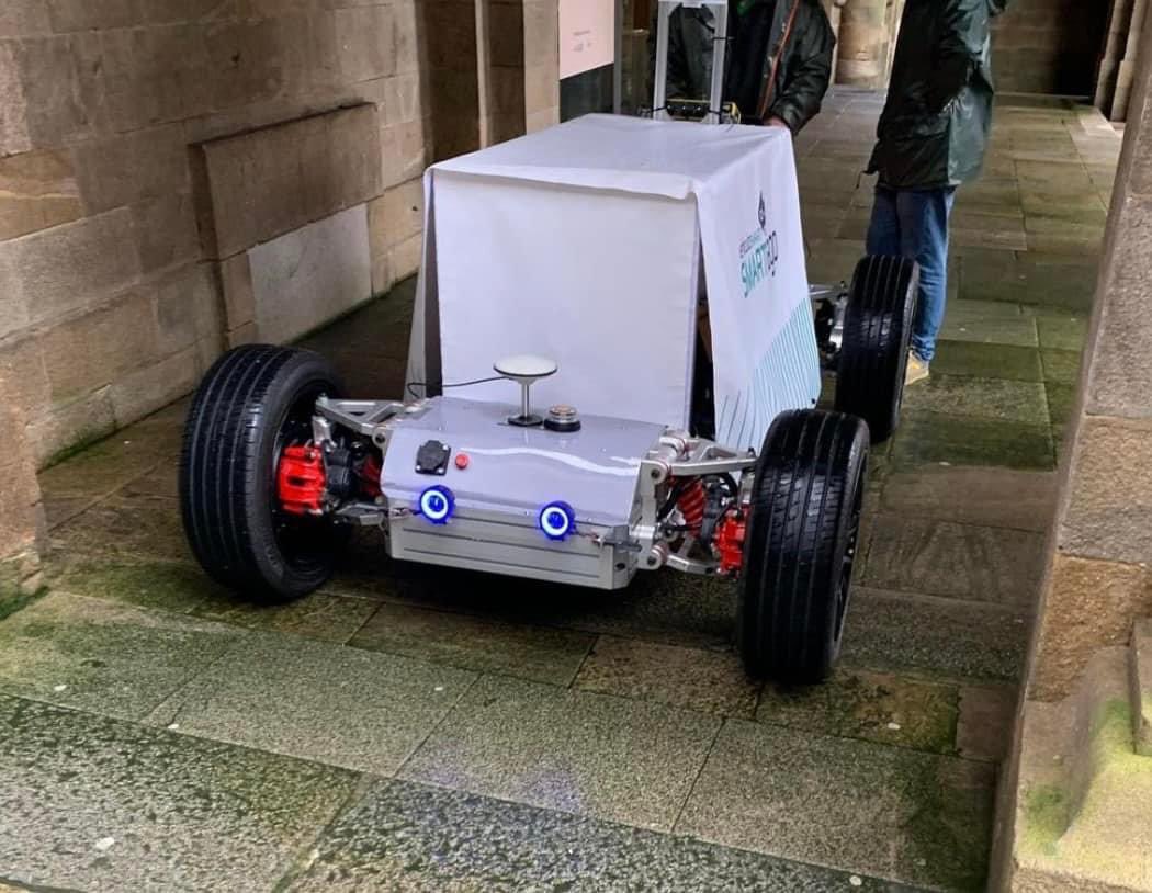 viltorad's tweet photo. El #SmartTIMO de Bugallo esta mañana más de 3 horas paralizado en el casco histórico por problemas técnicos.
Menos mal que era un vehículo inteligente… 🤦🏻♂️ https://t.co/7dWqHyKnjb