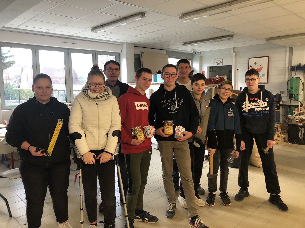 seba61's tweet photo. Bravo à nos élèves de 3ème SEGPA pour leur participation active à l’embellissement du collège.
Un engagement au quotidien qui mérite d’être souligné et récompensé
Merci 🙏🤘👋 https://t.co/bNX2whfr8A