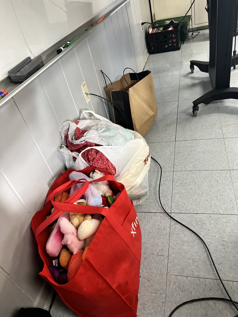 Coach_Dbro's tweet photo. A large thank you @SandraS_BAHS and her family for contributing to the Coach Brown Holiday Toy Drive! 🐶🎅🏿 we’re going to make some children AND pets very happy! 🔥 #ForTheKids #ForThePets @BA_Highlanders https://t.co/FFBz3mGDXx