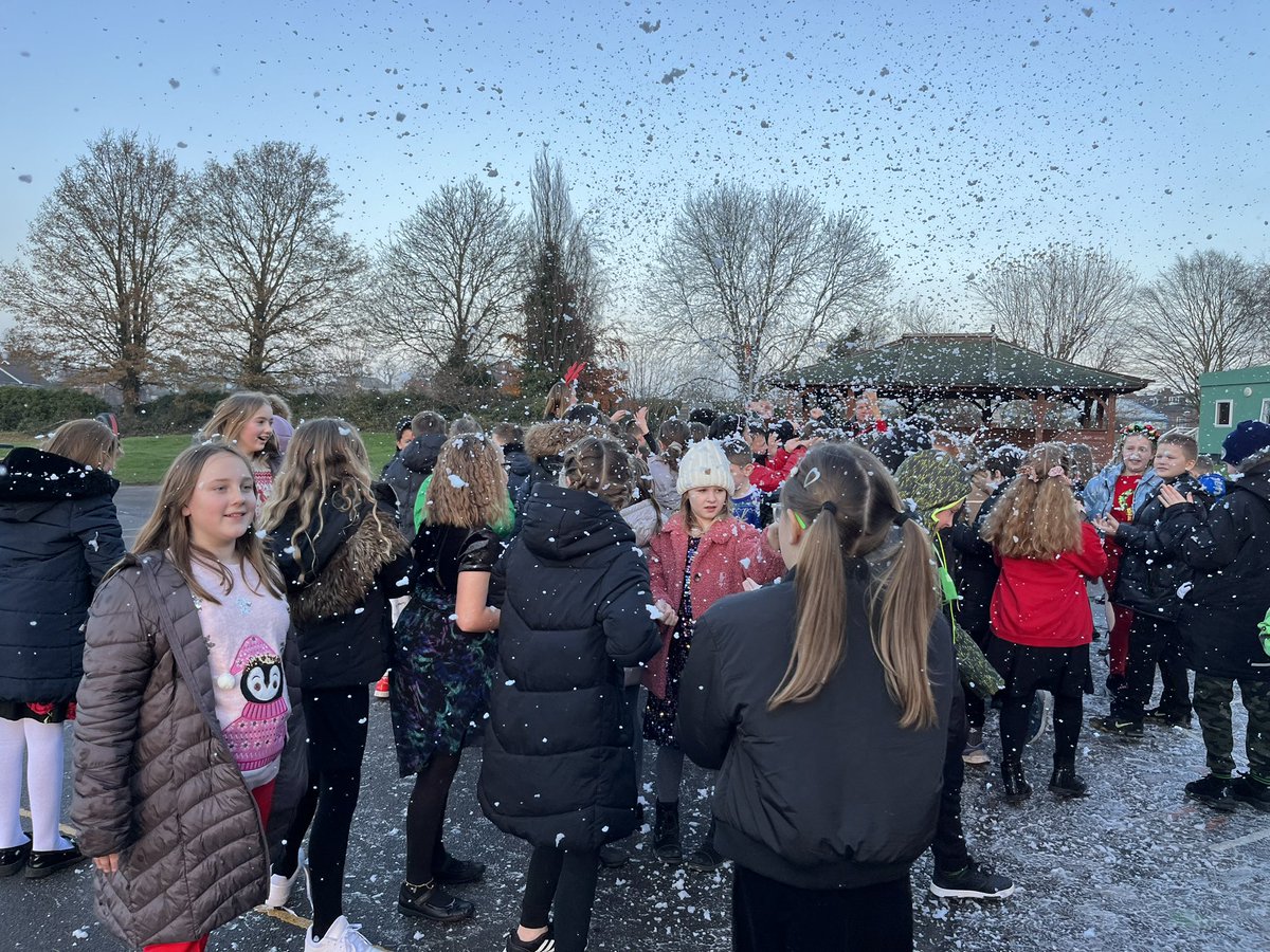Miss Gowthorpe (@bps_gowthorpe) on Twitter photo Year 5/6 Christmas party was a blast 💥 🎅🏼 ⛄️ <a href="/MrCapewell77/">Mr Capewell</a> @MrsLordLaverick <a href="/BoothferryPS/">Boothferry Primary #weareBoothferry</a> Year 5/6 Christmas party was a blast 💥 🎅🏼 ⛄️ <a href="/MrCapewell77/">Mr Capewell</a> @MrsLordLaverick <a href="/BoothferryPS/">Boothferry Primary #weareBoothferry</a>