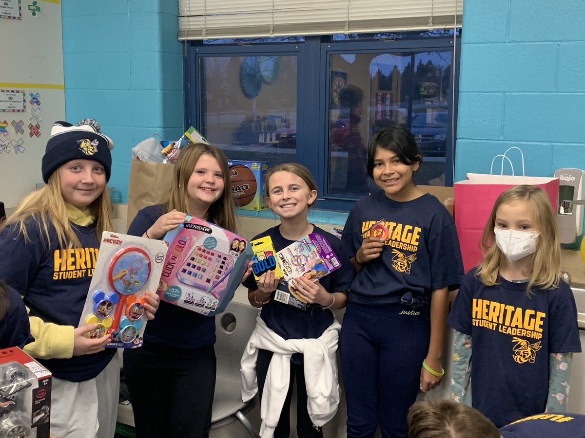 MrsPeetsTweets's tweet photo. Student leadership raised almost 200 toys for @SalineArea toy drive! We are so proud of our Student Leadership students for taking this on! Congratulations green pod on the PJ day! @heritagesaline @SalineSchools #leadership https://t.co/g6LYp6QcYW