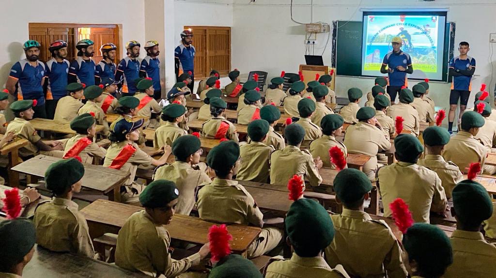 IaSouthern's tweet photo. #FalconBrigade Cycling Expedition Team reached #Deesa spreading awareness about Indo-Pak war of 1971  &amp; motivating NCC students &amp; youth enroute to join Armed Forces 
#AgnibaazDivision 
#SudarshanChakraCorps
#InServiceToTheNation https://t.co/ofb98IBszb