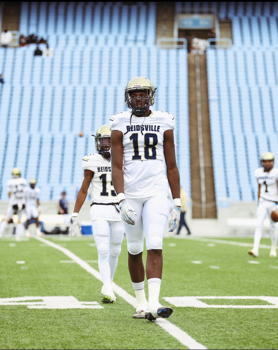 SupremeDre8's tweet photo. Freshman season stats ! 16 catches for 210 yards, 6 touchdowns, 9.5 sacks , 89 tackles, 17 QB hurries , 2 blocked punts , 3 passes defended , 23 tackles for loss …. 🤷🏾‍♂️ https://t.co/4ix7eroYrG