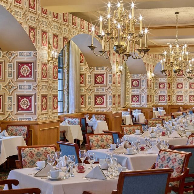 Get into the holiday spirit! On select dates (Dec 17 &amp; 24), The Brown Palace will present its holiday festivities, with a special breakfast at Ellington’s, including surprise visits from Mr. &amp; Mrs. Claus and holiday sweets and treats for all. <a href="/BrownPalace/">Brown Palace Hotel</a> 
opentable.com/ellyngtons-at-…