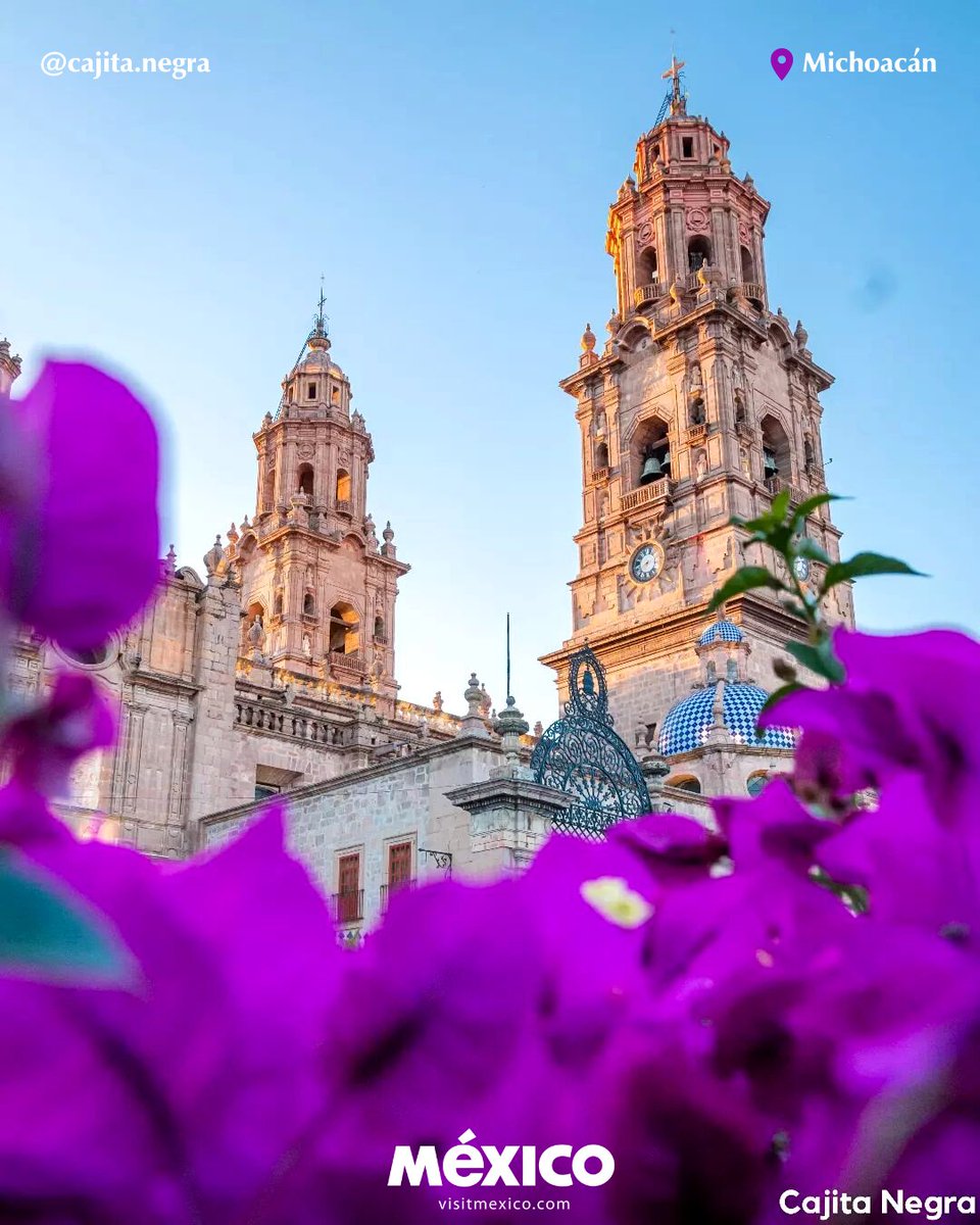 Colonial cities that fall in love at first sight: Morelia 💜. 📸 @cajita.negra #VisitMéxico